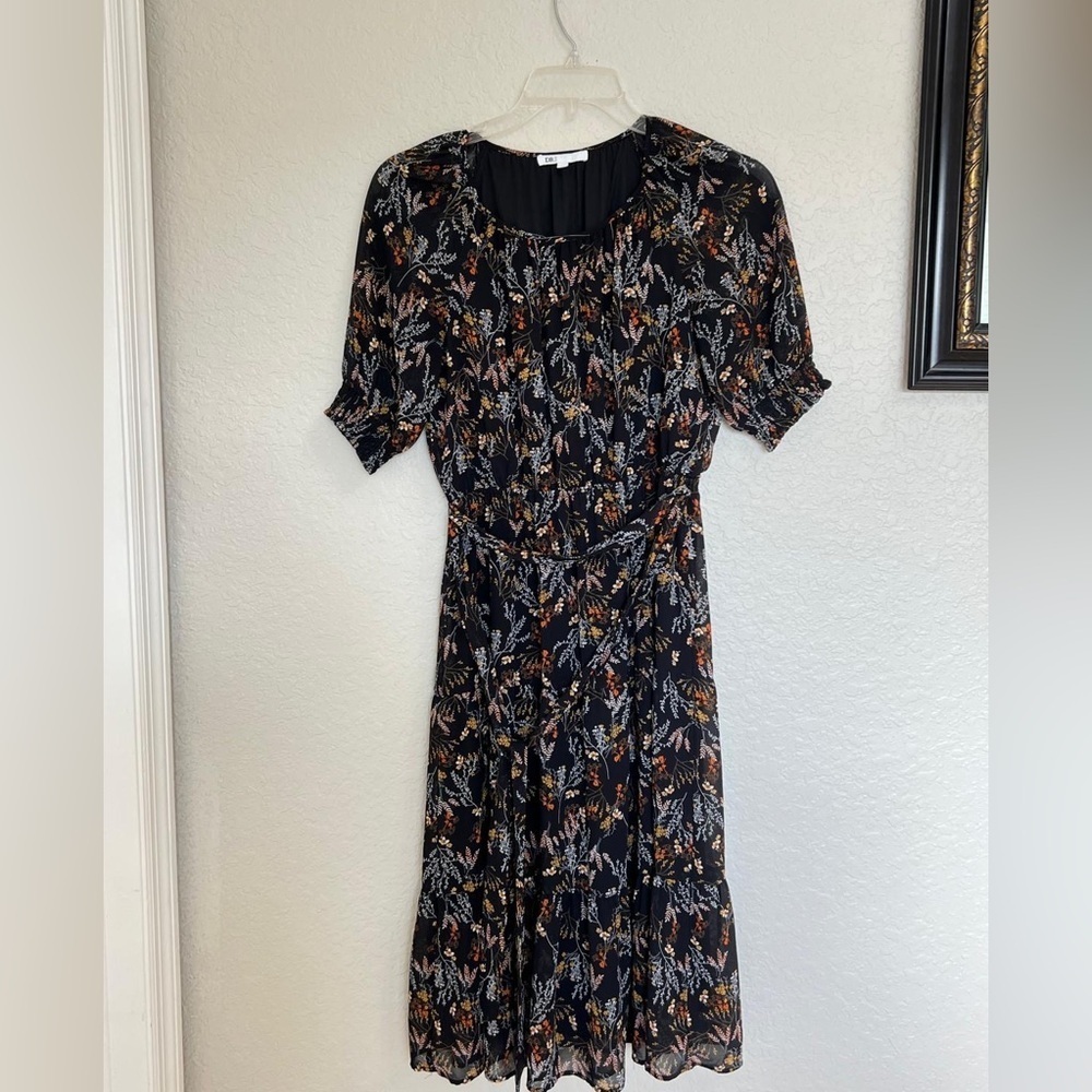 DR2 Black Floral Long Sleeve Dress
Caja 3